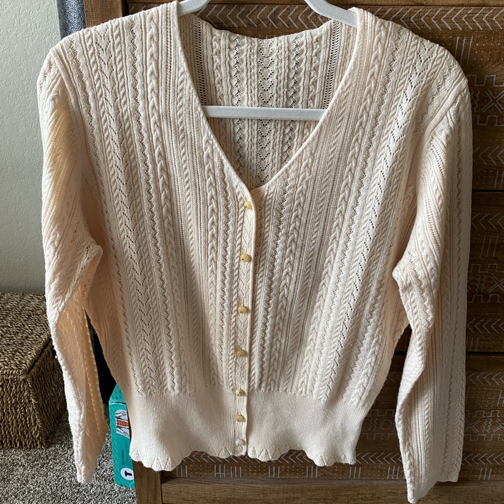 Simple Retro Cream Cardigan. Size Small. Great condition.